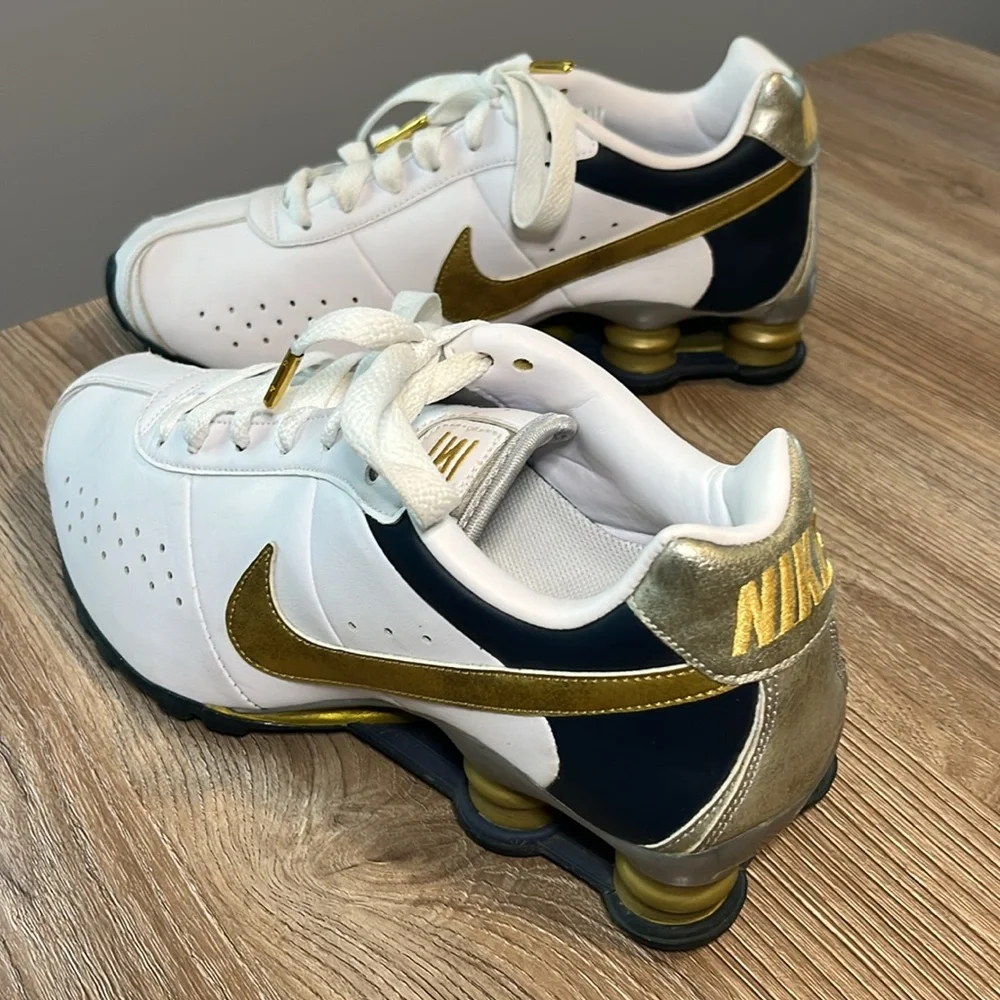 Nike Women’s Collectors Edition Gold Shox - Picture 6 of 10